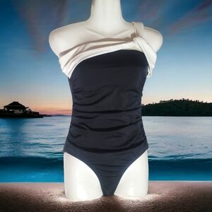 VENUS - Size 6 Black & White One Piece Swimsuit